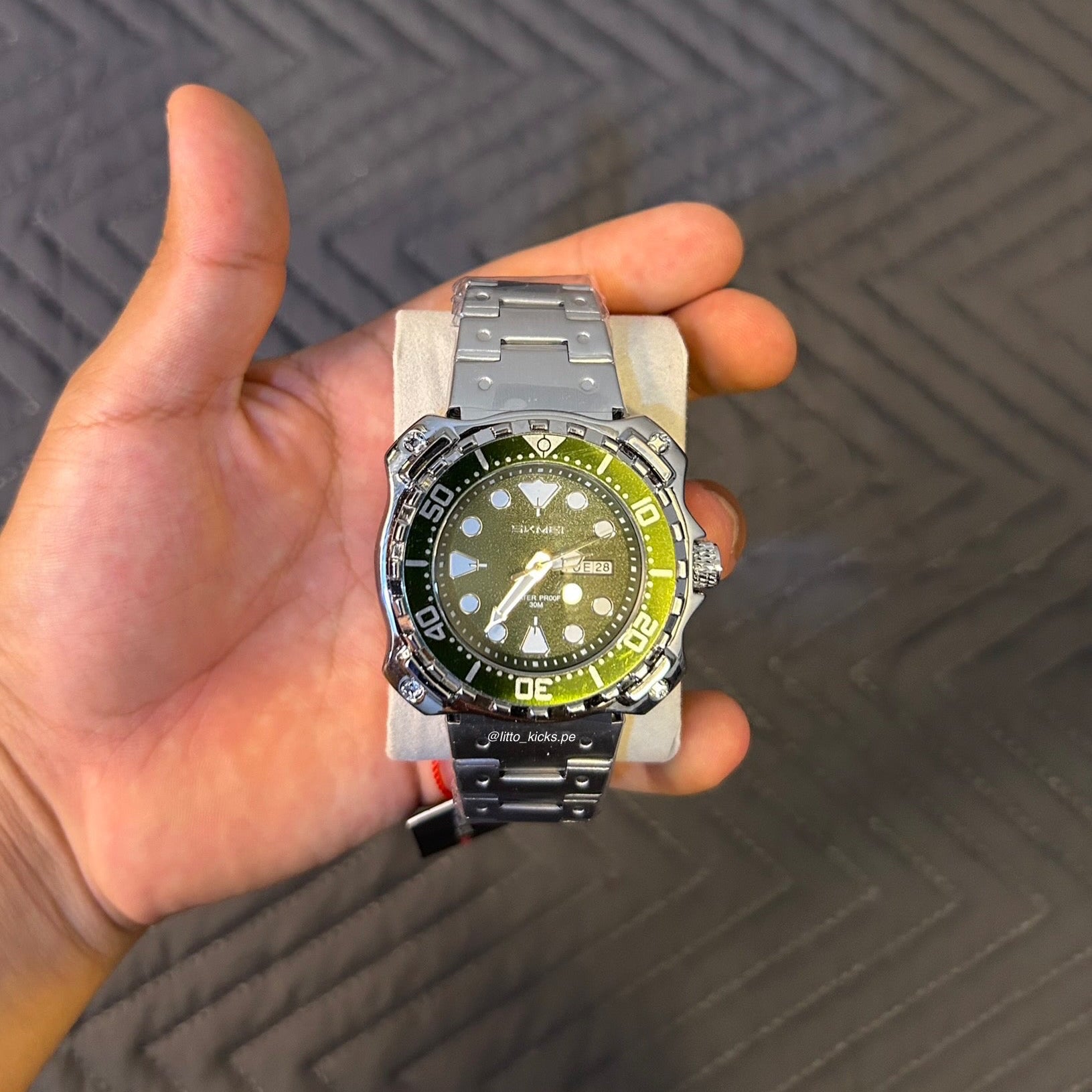 SKMEI PLATEADO CARA VERDE - 9385