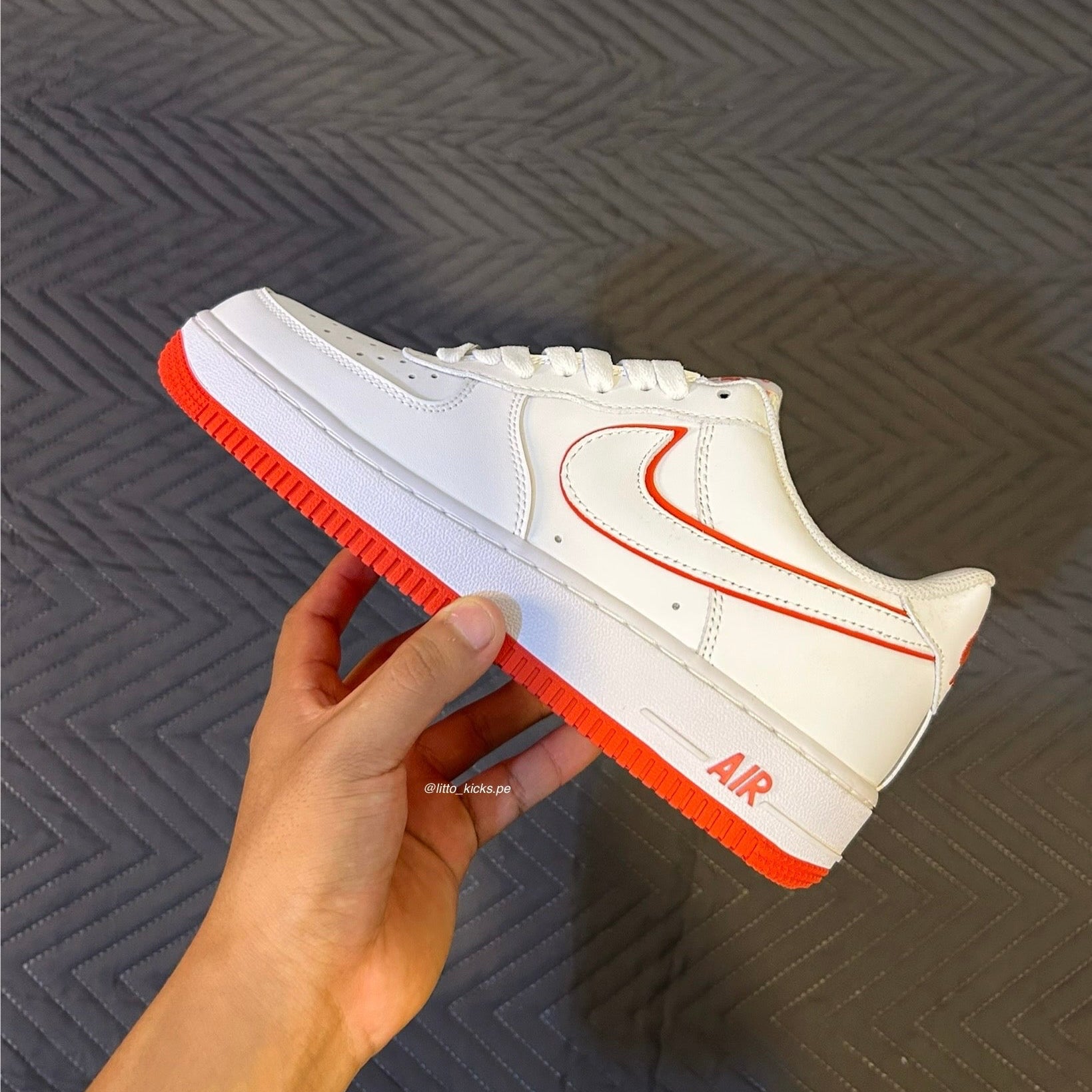 NIKE AIR FORCE 1