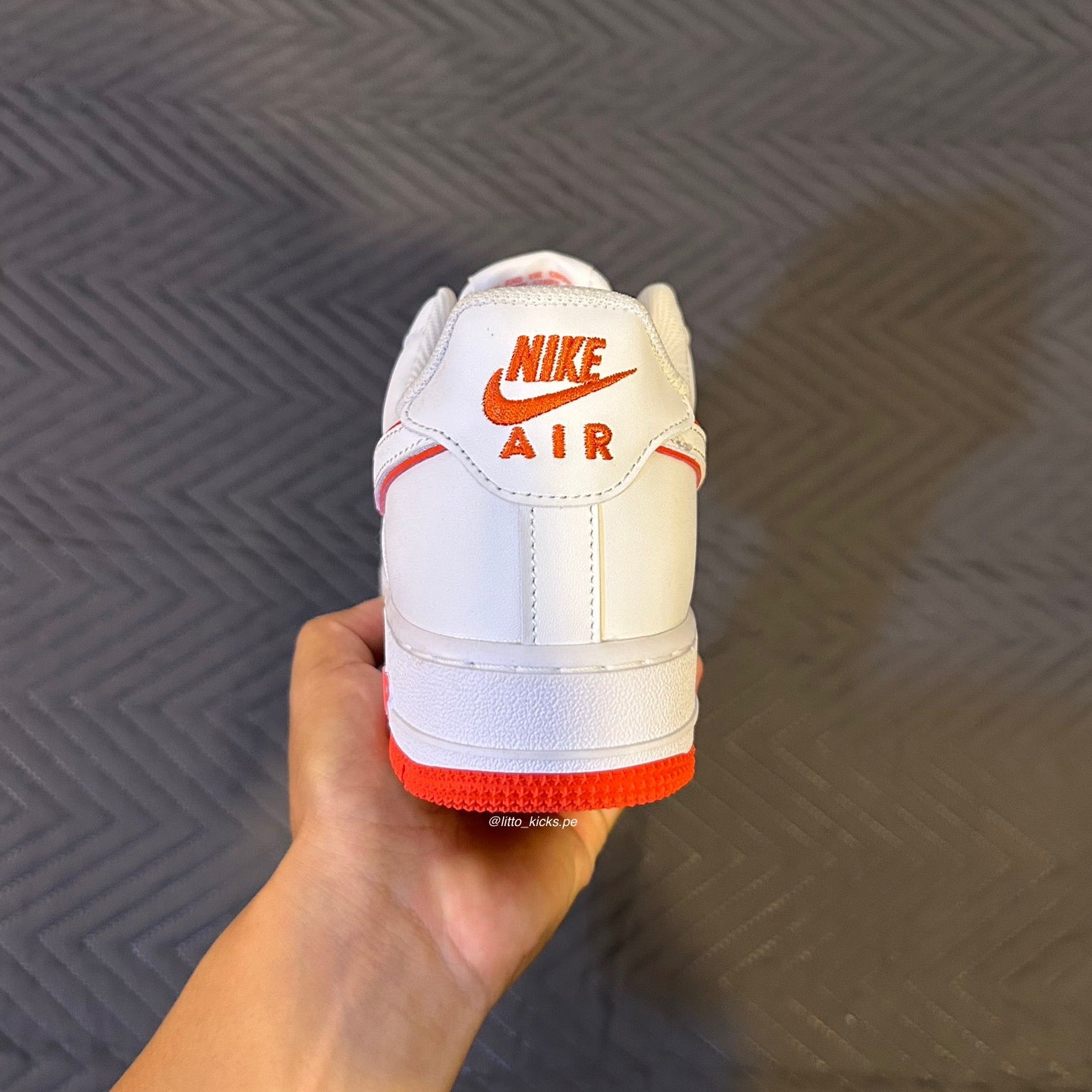 NIKE AIR FORCE 1